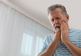 Man with denture mouth sores in Goodlettsville