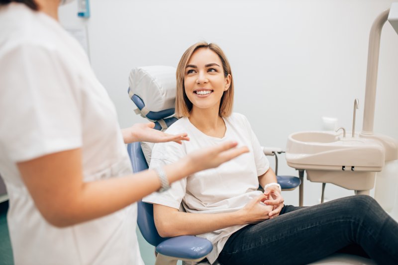 Patient with dentist in Goodlettsville 